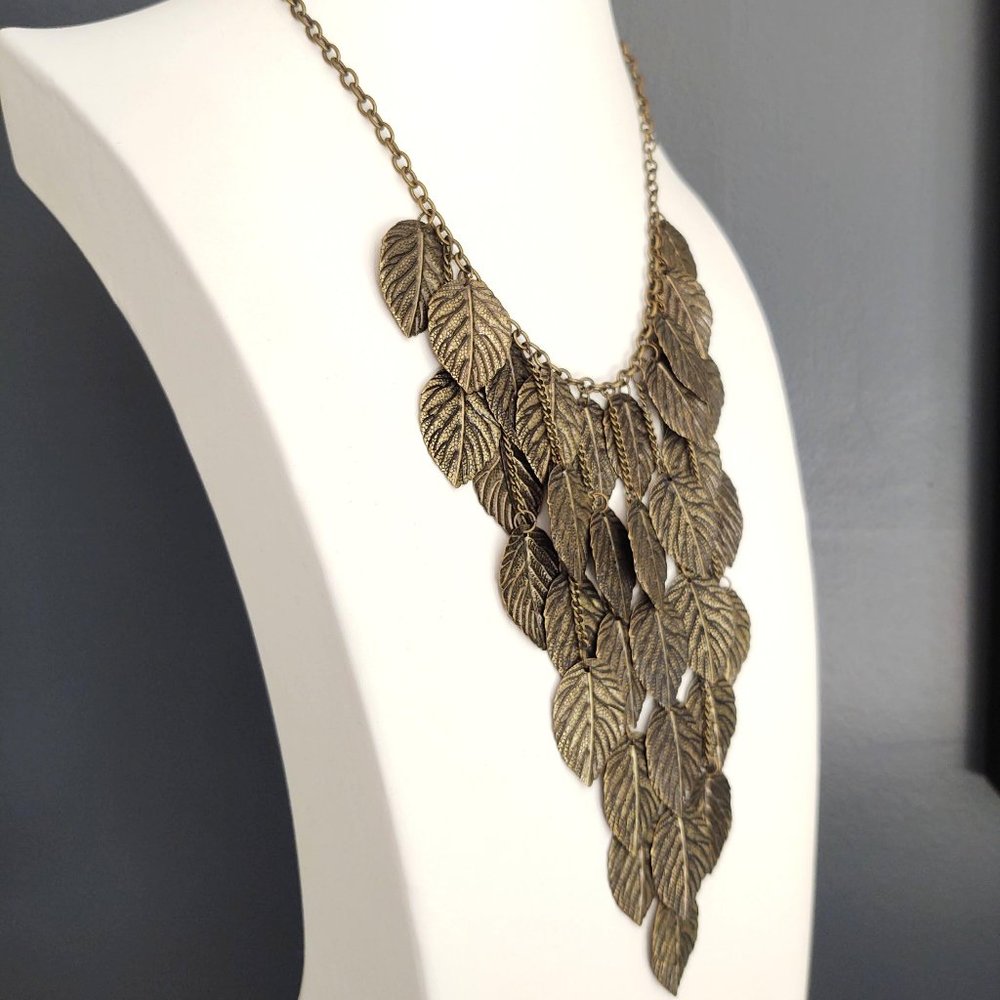 Dramatic metal hanging layered leaf necklace - Picture 4 of 7